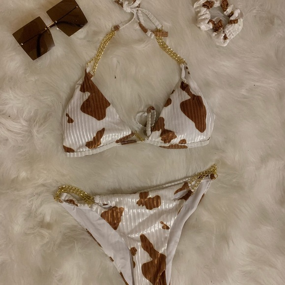 Swim Suits & Shades - Picture 2 of 4